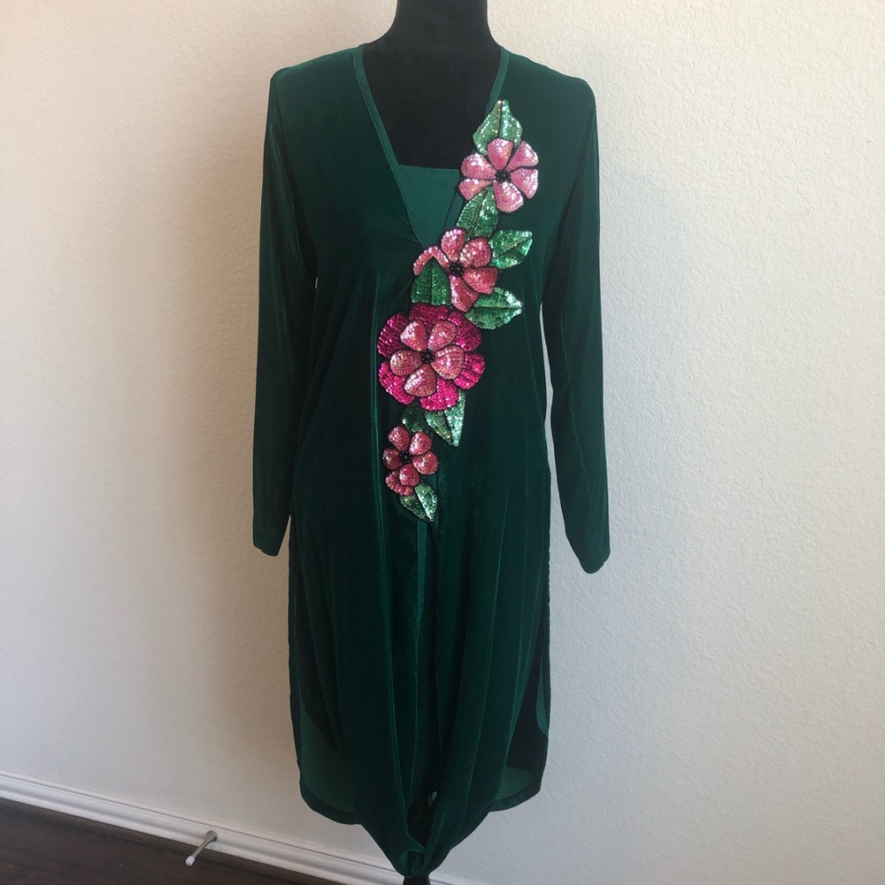 Pakistani/Indian formal green velvet dress. S/M